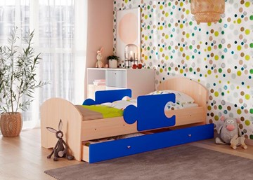 Детская кровать с ящиком и бортиками ТМК Мозайка, корпус Млечный дуб/фасад Синий (ламели) в Твери