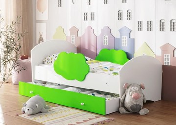 Детская кровать с бортиками Тучка с ящиком, корпус Белый, фасад Лайм в Твери