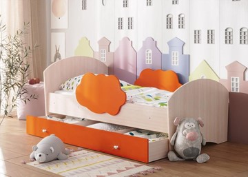 Детская кровать Тучка с ящиком, корпус Дуб млечный, фасад Оранжевый в Твери