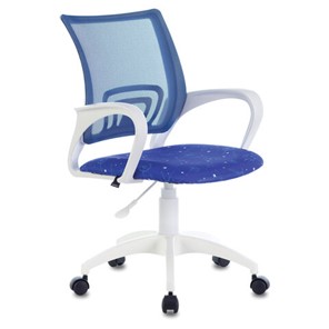 Компьютерное кресло Brabix Fly MG-396W (с подлокотниками, пластик белый, сетка, темно-синее с рисунком "Space") 532405 в Твери